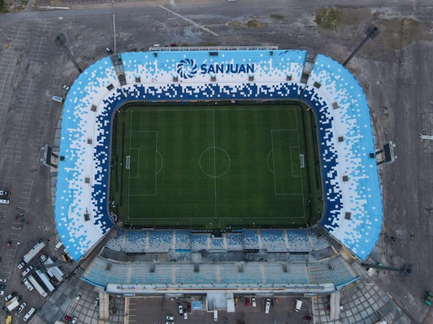 En San Juan, el estadio del Bicentenario será el estadio oficial para partidos. Para entrenamientos estarán la cancha auxiliar (del Bicentenario), más las canchas de San Martín, Desamparados, Trinidad y Colón Junior.