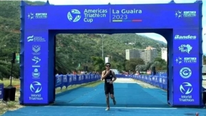 El sanjuanino Thomás Castañeda llegando a meta en la competencia celebrada en Venezuela.