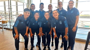 La sanjuanina Luciana Úbeda, la primera de izquierda a derecha en la fila de abajo, que sigue formando parte de la Selección Argentina. 