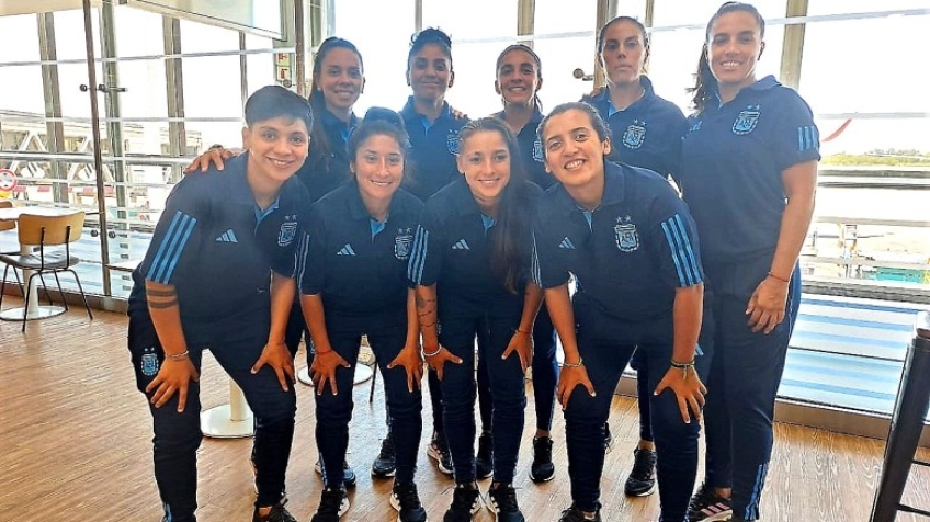La sanjuanina Luciana Úbeda, la primera de izquierda a derecha en la fila de abajo, que sigue formando parte de la Selección Argentina. 